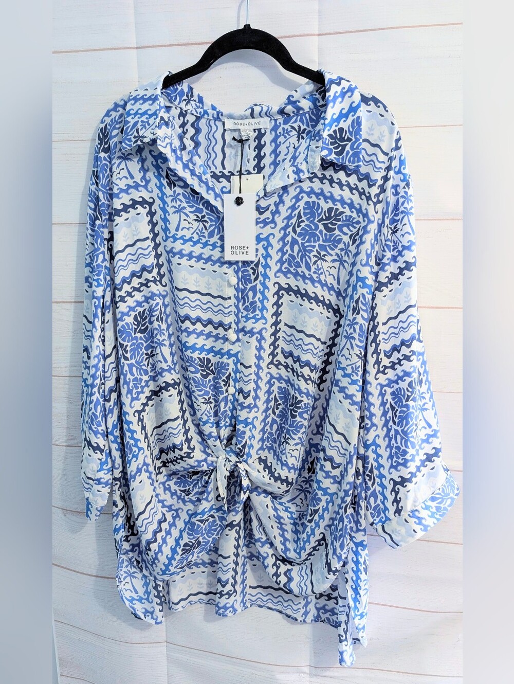 🆕 ❤️Rose & Olive Blue White Printed Tie-Front Blouse W Sea Shell 🐚 Buttons 😍